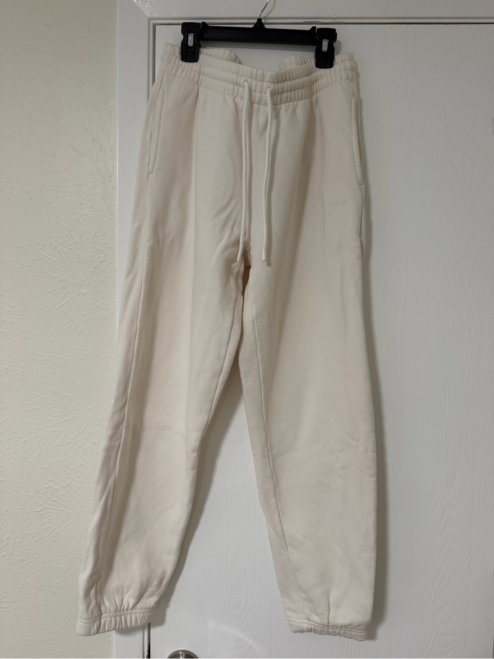 ARITZIA - Sweatfleece - Cream Jogger Sweatpants